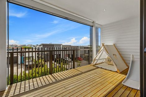 Photo of property in 16 Raranga Lane, Hobsonville, Auckland, 0616