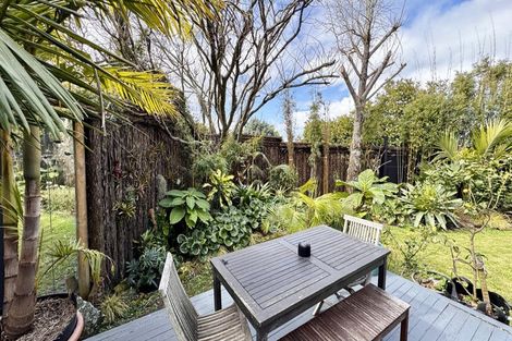 Photo of property in 131 Chelsea View Drive, Chatswood, Auckland, 0626