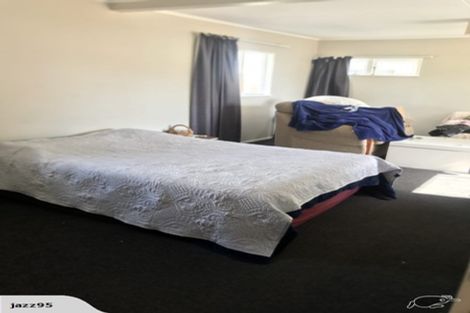 Photo of property in 100 Main Road, Waikanae, 5036