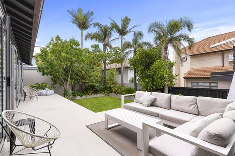 Photo of property in 1/9 Pierce Road, Milford, Auckland, 0620
