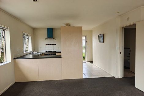 Photo of property in 6/520 Don Buck Road, Westgate, Auckland, 0614