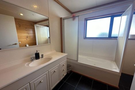 Photo of property in 80 Flanshaw Road, Te Atatu South, Auckland, 0610