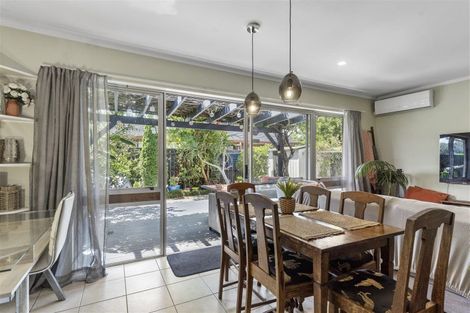 Photo of property in 2/21 Latham Avenue, Pakuranga, Auckland, 2010