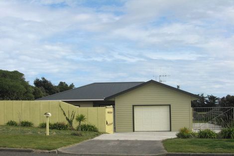 Photo of property in 23 Kahukura Avenue, Waitarere Beach, Levin, 5510
