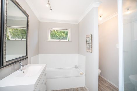 Photo of property in 4 Brett Place, Takaro, Palmerston North, 4412