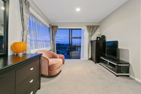 Photo of property in 1/24 Martin Crescent, Northcote, Auckland, 0627