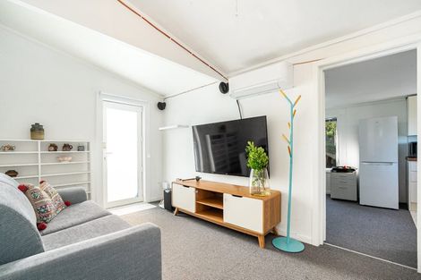 Photo of property in 142 Severn Street, Island Bay, Wellington, 6023