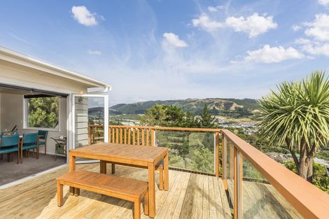 Photo of property in 8 Ash Grove, Ranui, Porirua, 5024