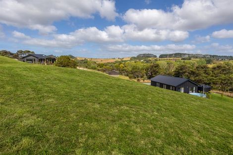 Photo of property in 1056 Peak Road, Helensville, 0875