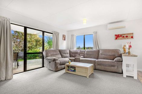 Photo of property in 35b Aquarius Drive, Kawaha Point, Rotorua, 3010