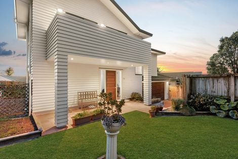 Photo of property in 1a Lobelia Rise, Goodwood Heights, Auckland, 2105