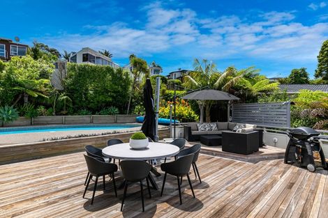 Photo of property in 25 Parr Terrace, Castor Bay, Auckland, 0620