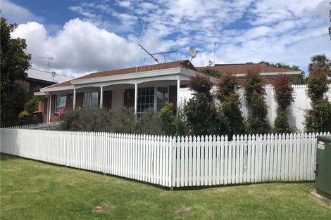 Photo of property in 84 Granville Drive, Massey, Auckland, 0614