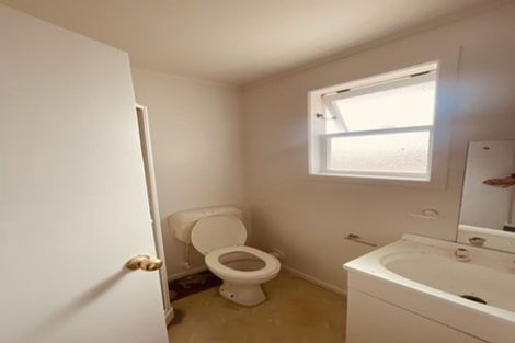 Photo of property in 49 Neil Avenue, Te Atatu Peninsula, Auckland, 0610