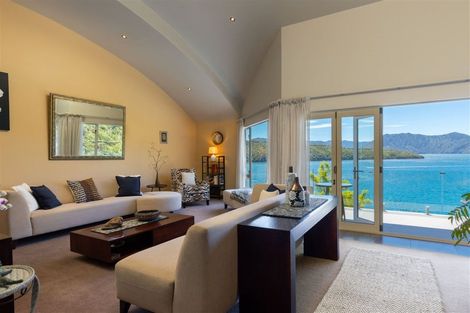 Photo of property in 2 Marina View, Waikawa, Picton, 7281