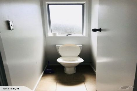 Photo of property in 1/26 Marlborough Avenue, Glenfield, Auckland, 0629