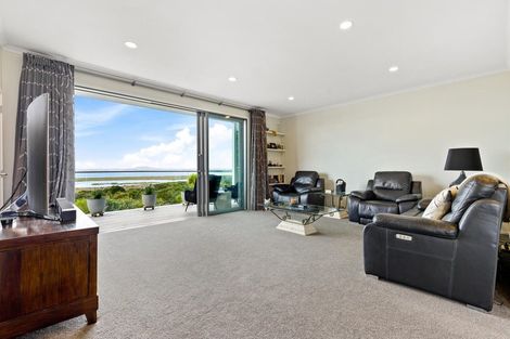 Photo of property in 32 Provence Esplanade, Te Atatu Peninsula, Auckland, 0610