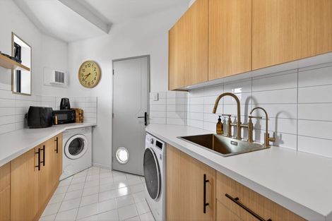 Photo of property in 16 Stoneyridge Close, Mount Pleasant, Christchurch, 8081