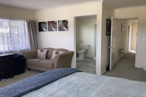 Photo of property in 10 Amesbury Drive, Churton Park, Wellington, 6037