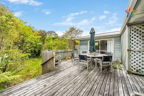 Photo of property in 64 Oakleigh Street, Maungaraki, Lower Hutt, 5010