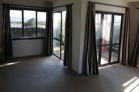 Photo of property in 21 Samara Place, Clendon Park, Auckland, 2103