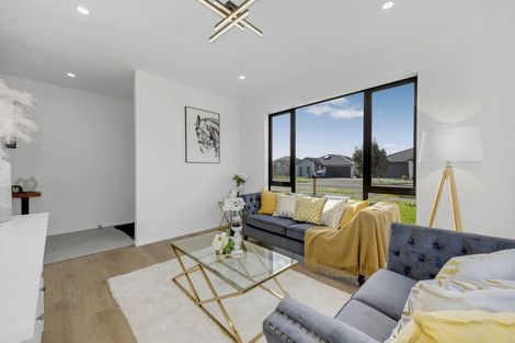 Photo of property in 35 Kaitiaki Drive, Clarks Beach, 2122