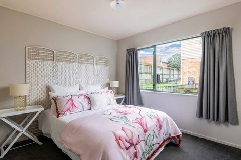 Photo of property in 12 Kelkirk Street, Kelston, Auckland, 0602