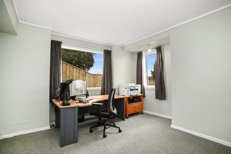 Photo of property in 9 Innes Way, Newlands, Wellington, 6037