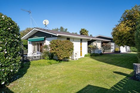 Photo of property in 6 Woodstock Crescent, Leamington, Cambridge, 3432