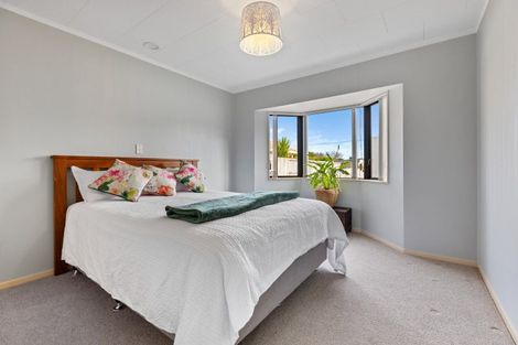 Photo of property in 1 Mangorei Road, Merrilands, New Plymouth, 4312