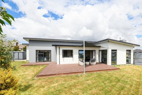 Photo of property in 32 Dogwood Way, Milson, Palmerston North, 4414