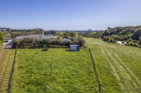 Photo of property in 114 Ackworth Road, Lepperton, New Plymouth, 4373