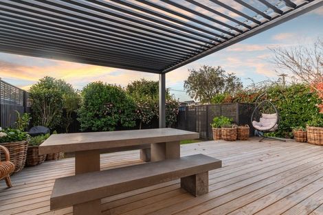 Photo of property in 64 Jeffreys Road, Fendalton, Christchurch, 8052