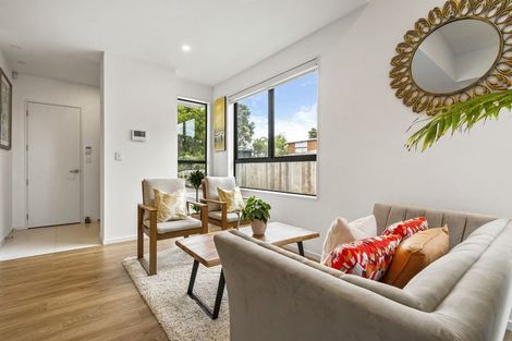 Photo of property in 61a Knights Road, Rothesay Bay, Auckland, 0630