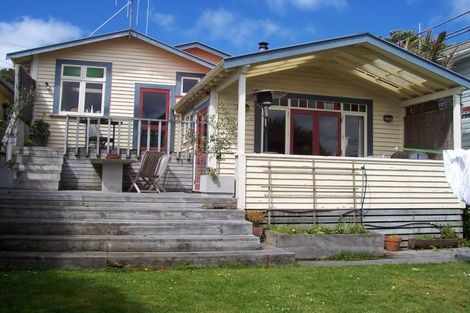Photo of property in 73 Harbour View Road, Northland, Wellington, 6012