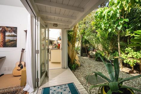 Photo of property in 121 Wellington Road, Paekakariki, 5034