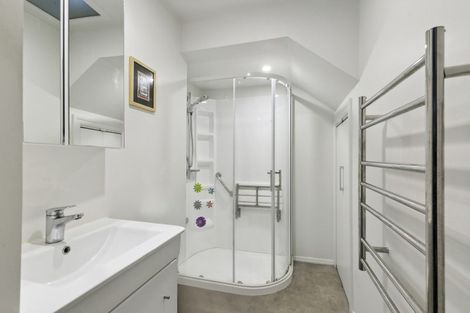 Photo of property in 186 Oriental Parade, Oriental Bay, Wellington, 6011