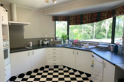 Photo of property in 3 Springdale Grove, Fitzherbert, Palmerston North, 4410