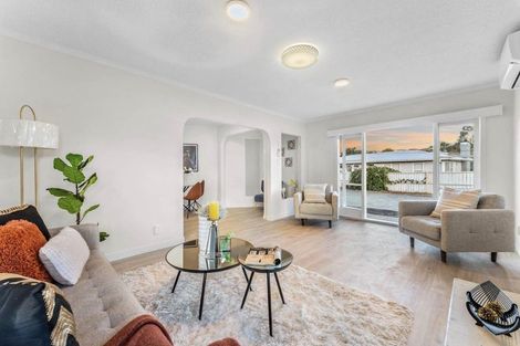 Photo of property in 13 Coletta Lane, Te Atatu South, Auckland, 0610