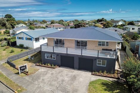 Photo of property in 6a&b Simcox Street, Otaki Beach, Otaki, 5512
