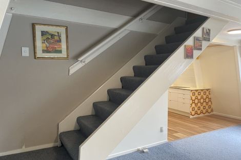 Photo of property in 39 London Road, Korokoro, Lower Hutt, 5012