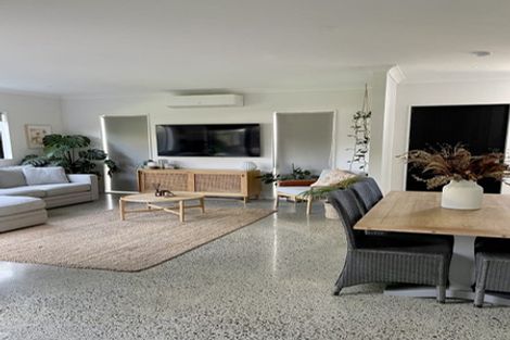 Photo of property in 118a Kervil Avenue, Te Atatu Peninsula, Auckland, 0610