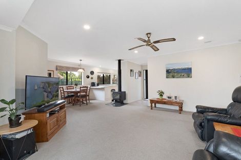 Photo of property in 4 Checketts Place, Papamoa Beach, Papamoa, 3118