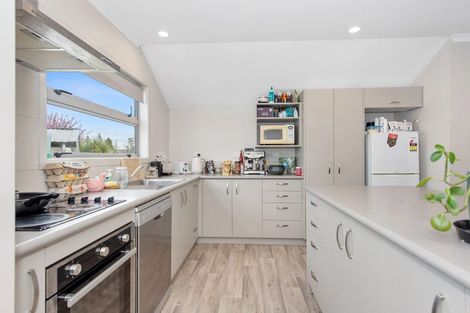 Photo of property in 50u3 Banbury Crescent, Fairfield, Hamilton, 3214