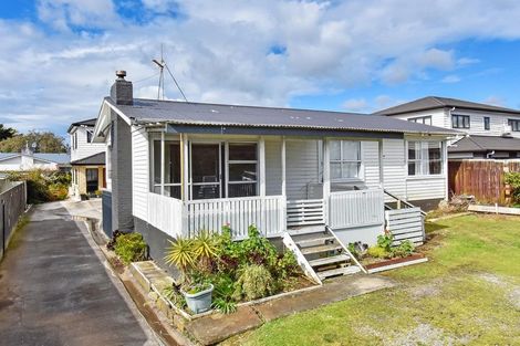 Photo of property in 7 Clendon Place, Manurewa, Auckland, 2102