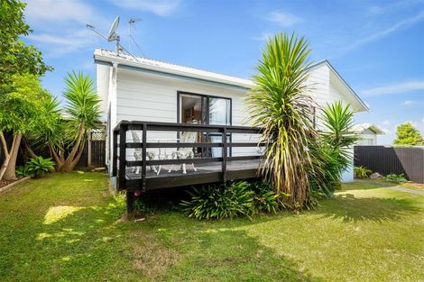Photo of property in 1/162 Don Buck Road, Massey, Auckland, 0614
