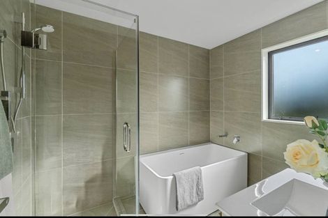 Photo of property in 8b Deuxberry Avenue, Northcote, Auckland, 0627