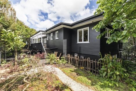 Photo of property in 18 Rimutaka Place, Titirangi, Auckland, 0604