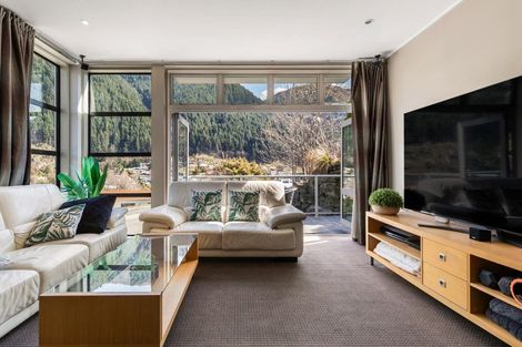 Photo of property in 97 Hallenstein Street, Queenstown, 9300