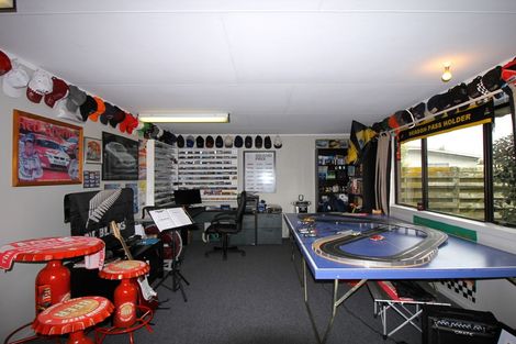 Photo of property in 18 Edwards Place, Terrace End, Palmerston North, 4410